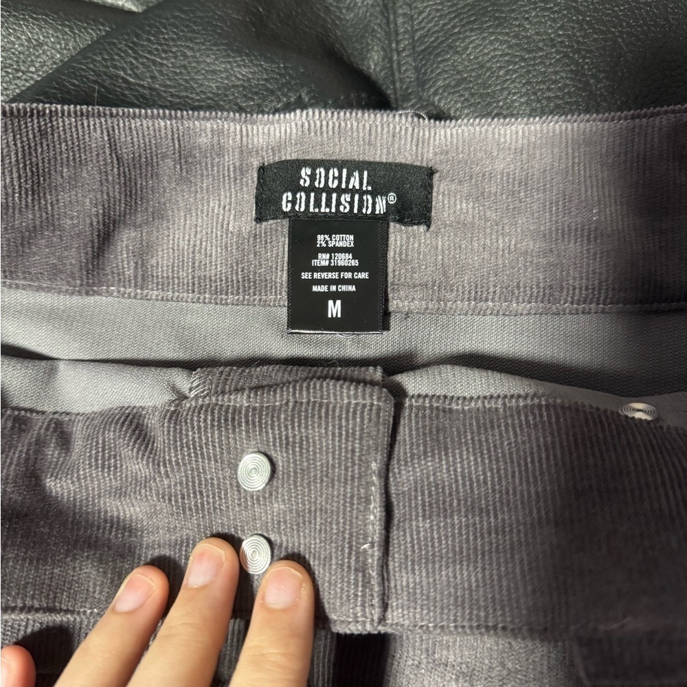 Hot Topic Social Collision Dark Grey Corduroy Low Rise Pleated Skirt Large - Picture 5 of 8